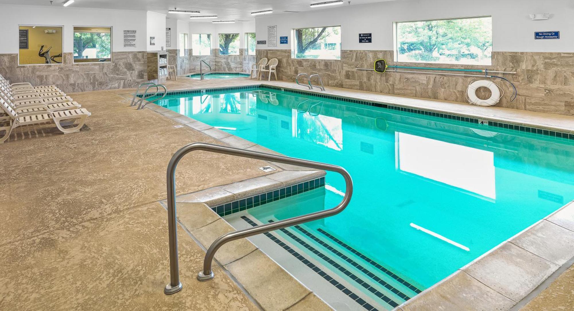 Crystal Inn Hotel & Suites - Midvalley Murray Dış mekan fotoğraf