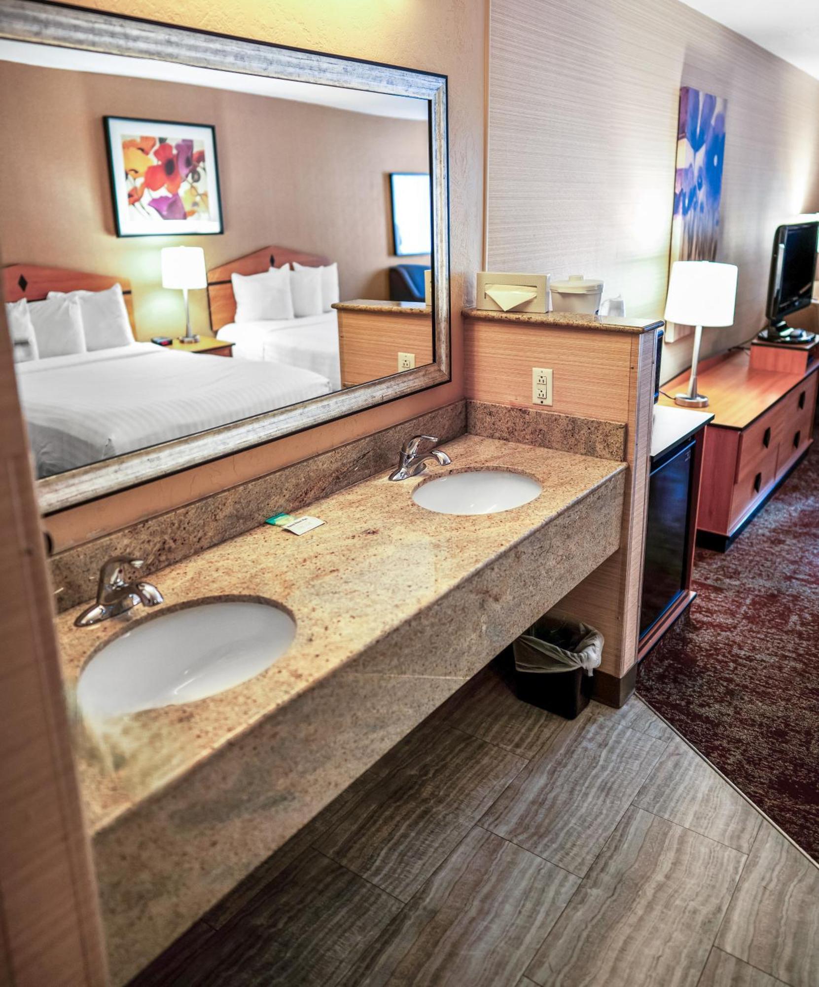 Crystal Inn Hotel & Suites - Midvalley Murray Dış mekan fotoğraf